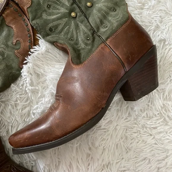 Ariat women’s leather & sage boots - Picture 2 of 9